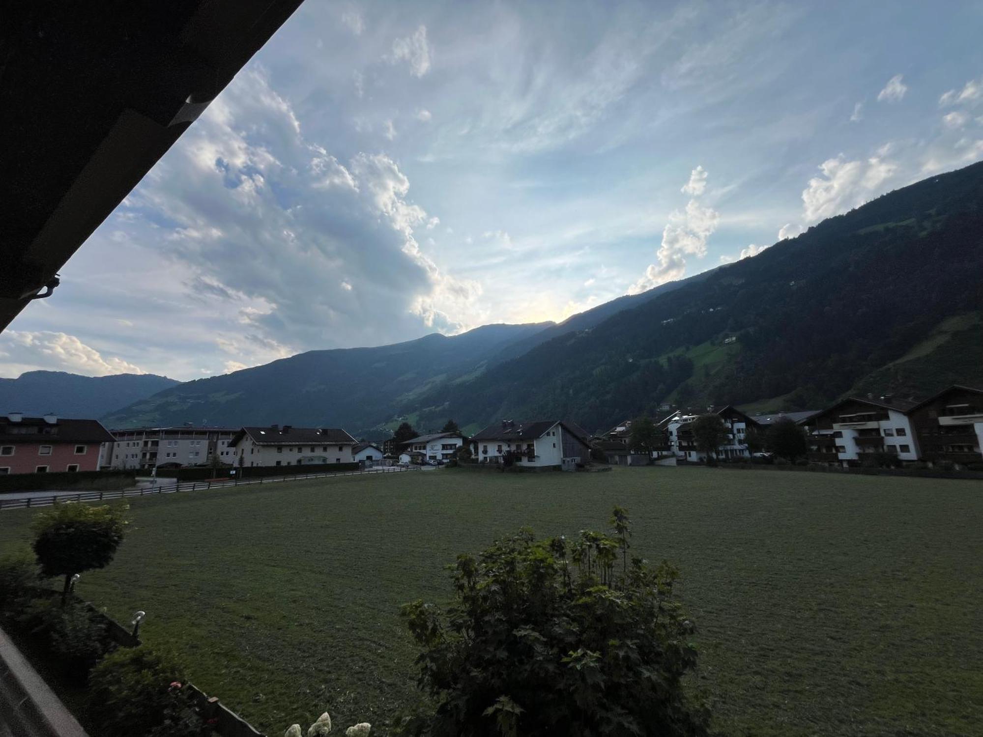 Zell Views Apartments เซลล์ อัม ซิลลา ภายนอก รูปภาพ