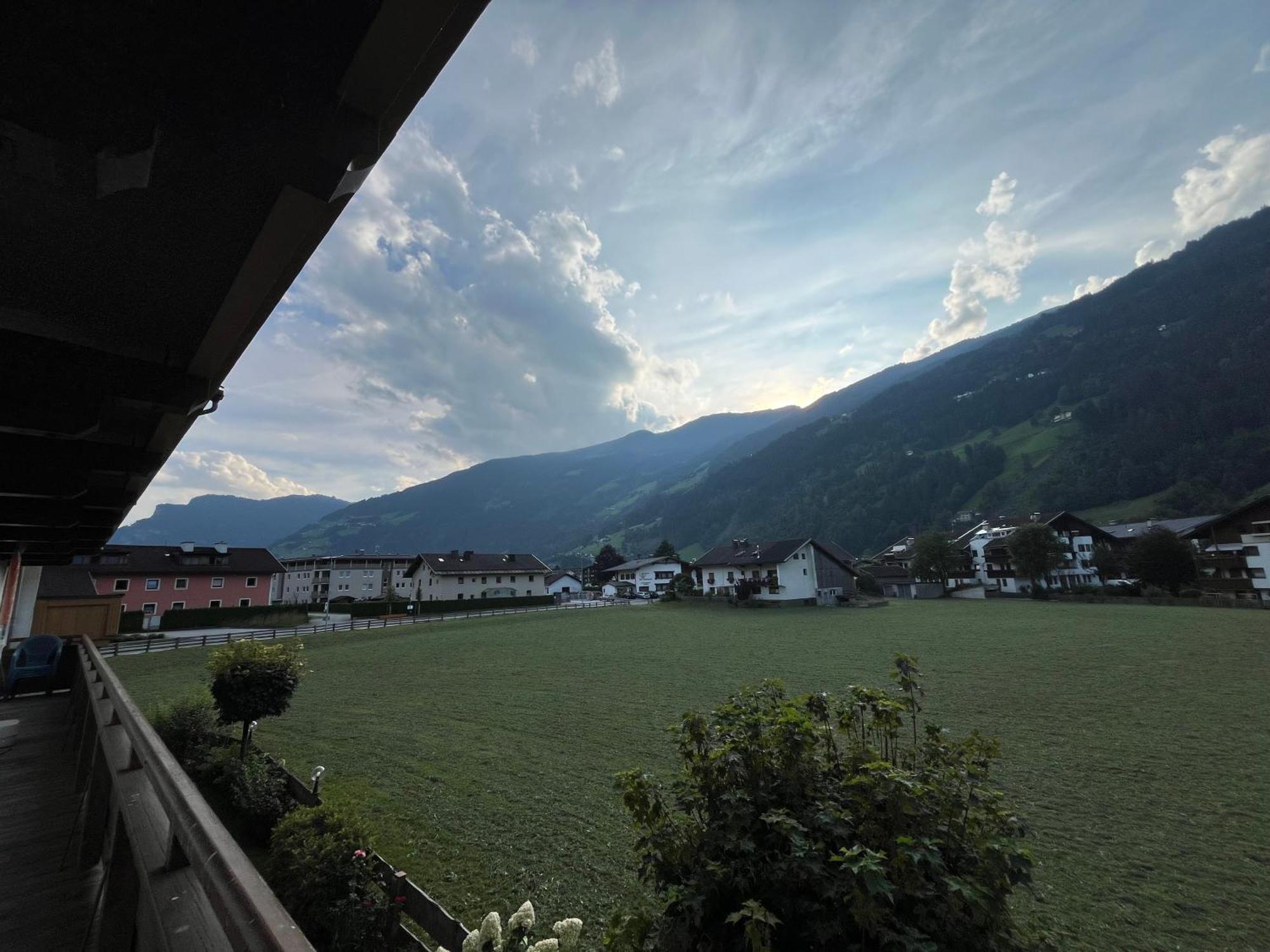 Zell Views Apartments เซลล์ อัม ซิลลา ภายนอก รูปภาพ