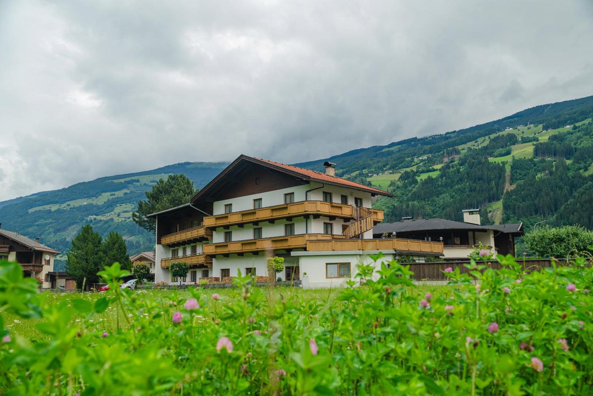 Zell Views Apartments เซลล์ อัม ซิลลา ภายนอก รูปภาพ