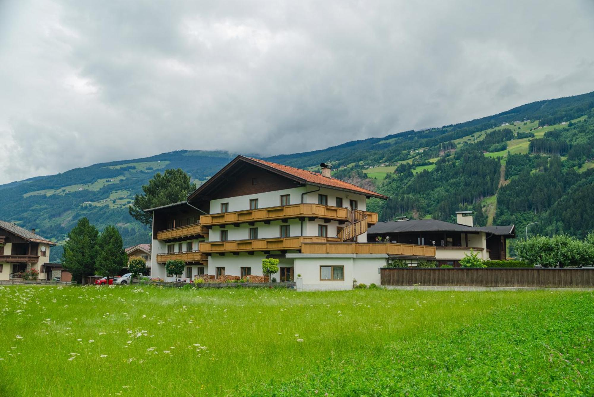 Zell Views Apartments เซลล์ อัม ซิลลา ภายนอก รูปภาพ