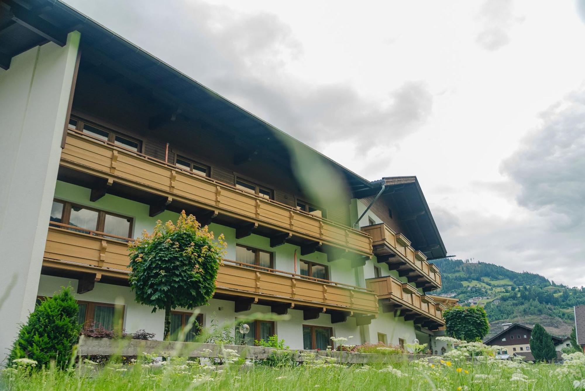 Zell Views Apartments เซลล์ อัม ซิลลา ภายนอก รูปภาพ